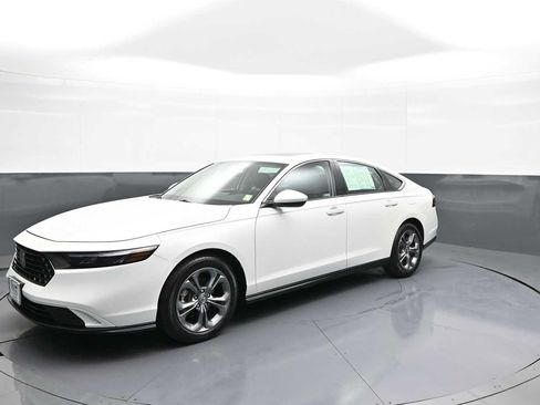 Used 2024 Honda Accord EX image 10