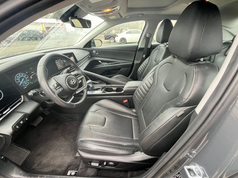 Used 2025 Hyundai Elantra Limited image 25