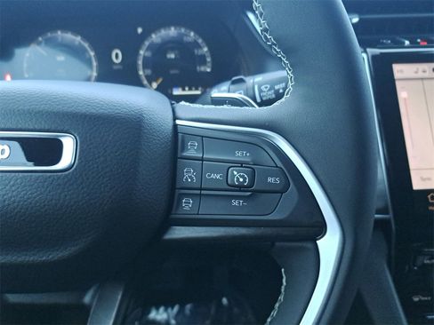 Certified 2024 Jeep Grand Cherokee Limited w/ Black Appearance Package image 18