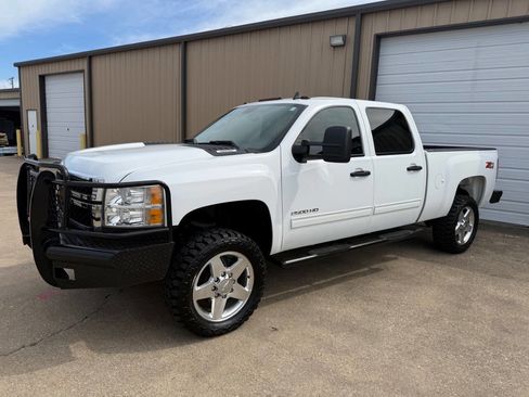 Used 2013 Chevrolet Silverado 2500 LT w/ Interior Plus Package image 5