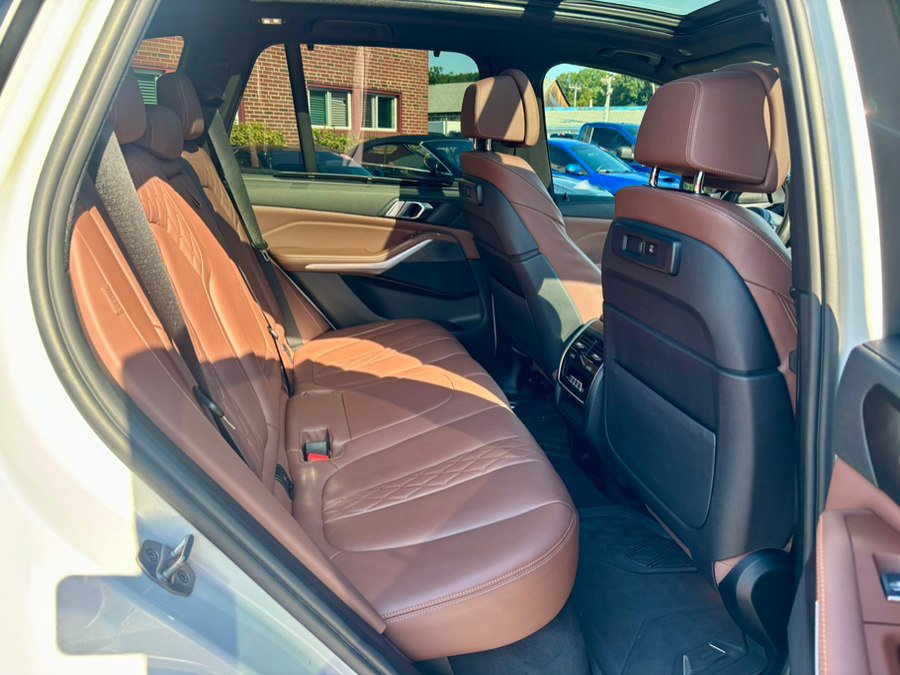 Used 2022 BMW X5 xDrive40i w/ M Sport Package AWD/4WD image 16