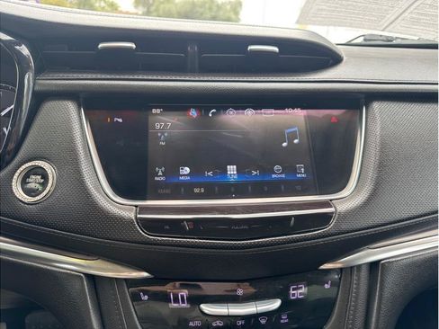 Used 2017 Cadillac XT5 Luxury FWD image 18