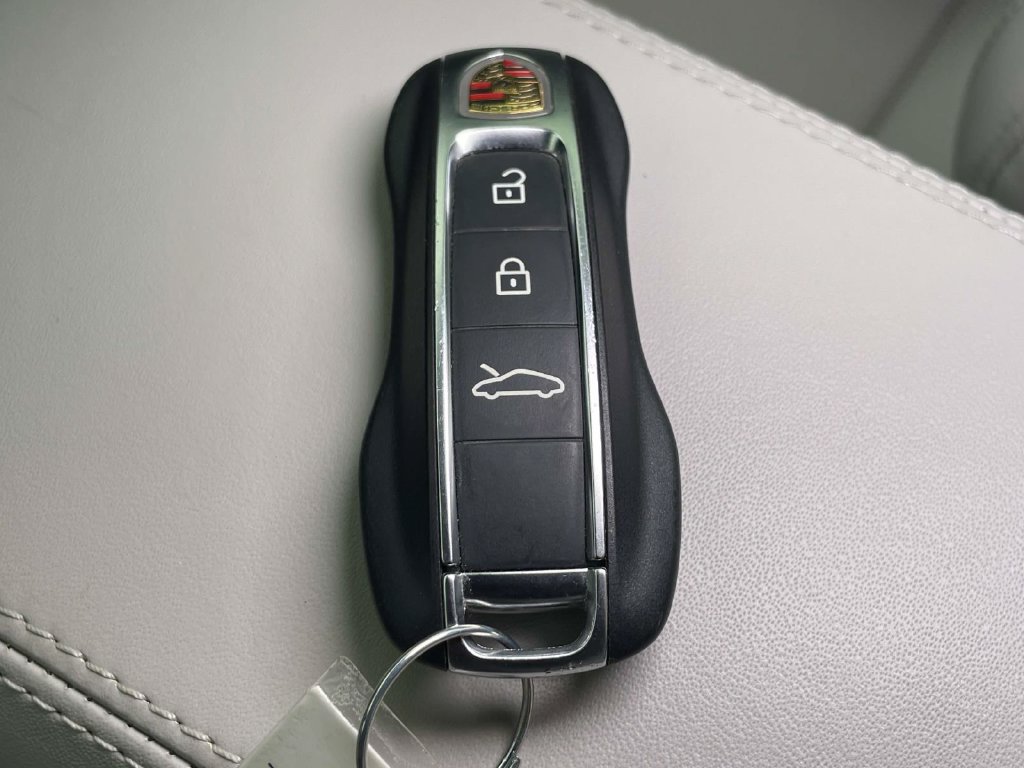 Certified 2024 Porsche 911 Carrera RWD image 39