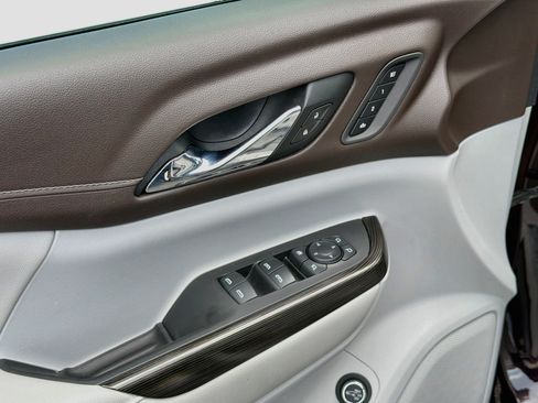 Used 2021 GMC Acadia SLT w/ Technology Package FWD image 18