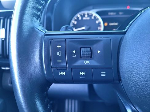 Used 2023 Nissan Pathfinder SV FWD image 31