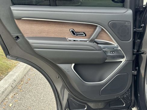 Certified 2025 Land Rover Range Rover SE image 13