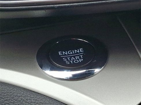 Certified 2022 Ford Explorer XLT w/ Equipment Group 202A image 24