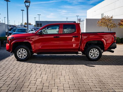 Used 2025 Toyota Tacoma SR image 5