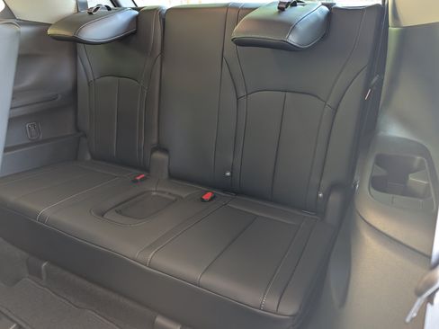 Used 2025 INFINITI QX60 Luxe w/ Vision Package FWD image 17