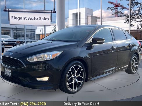 Used 2015 Ford Focus SE w/ SE Sport Package FWD image 9