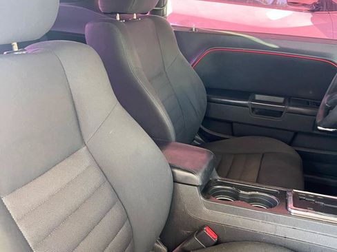 Used 2010 Dodge Challenger SE RWD image 7