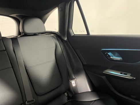 Used 2025 Mercedes-Benz GLC 300 image 15