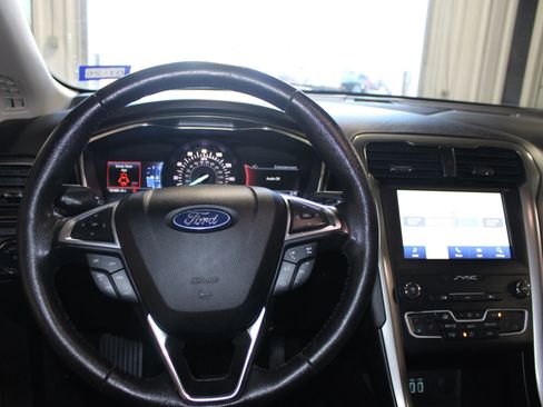 Used 2020 Ford Fusion SEL image 12