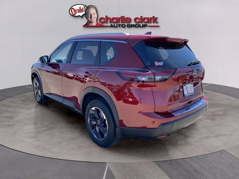 Used 2024 Nissan Rogue SV w/ SV Premium Package FWD image 4