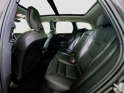 Used 2023 Volvo XC60 B5 Core image 24
