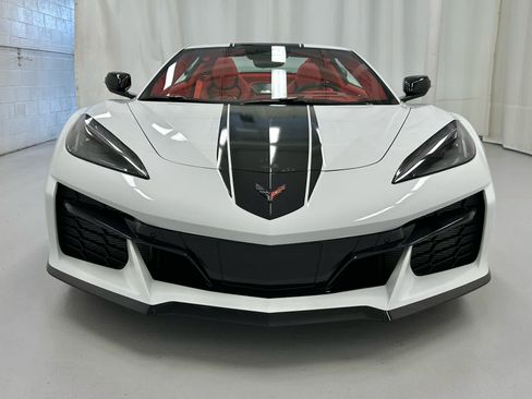 Used 2027 Chevrolet Corvette Grand Sport w/ Z52 Sport Performance Package RWD image 5