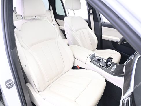 Used 2022 BMW X5 xDrive40i w/ Luxury Seating Package image 24