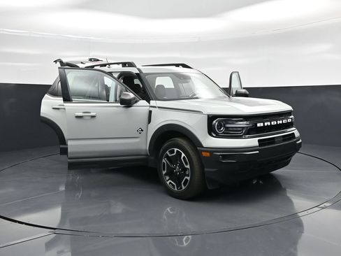 Used 2023 Ford Bronco Sport Outer Banks w/ Tech Package AWD/4WD image 30