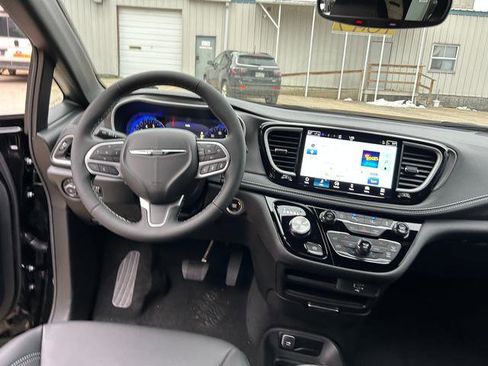 New 2026 Chrysler Pacifica Select image 11