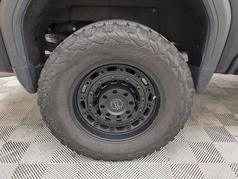 Used 2024 GMC Sierra 2500 AT4 w/ AT4 Premium Plus Package AWD/4WD image 19