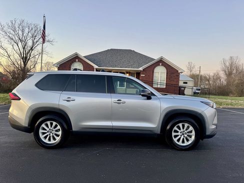 Used 2024 Toyota Grand Highlander AWD image 7