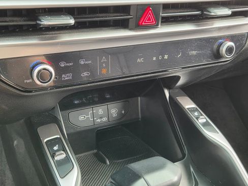Used 2025 Kia Sorento S w/ Panoramic Sunroof Package image 19
