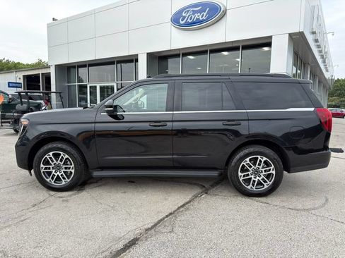 Used 2025 Ford Expedition Active AWD/4WD image 5