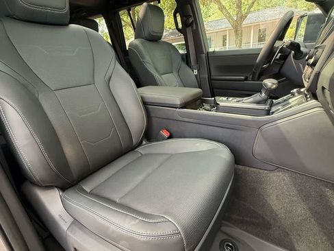 Used 2026 Lexus GX 550 w/ Accessory Package (2T) AWD/4WD image 12