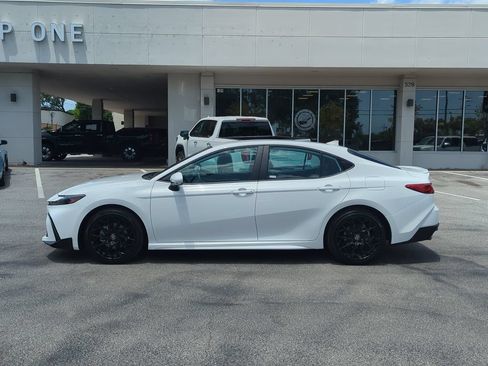 Used 2026 Toyota Camry SE w/ Convenience Package FWD image 3