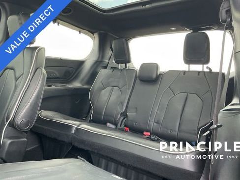 Used 2018 Chrysler Pacifica Limited image 33