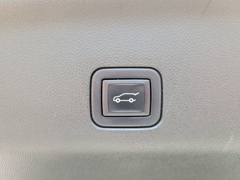 Certified 2022 GMC Yukon XL Denali image 11