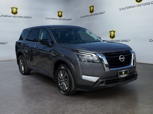 Used 2025 Nissan Pathfinder S FWD image 7