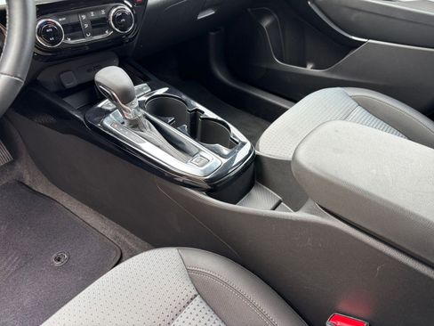 Used 2025 Chevrolet Trax LT w/ LT Convenience Package FWD image 40