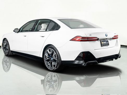 Used 2025 BMW i5 xDrive40 w/ M Sport Package image 12