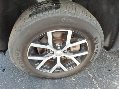 Certified 2024 Jeep Grand Cherokee L Limited AWD/4WD image 5