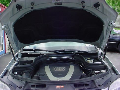 Used 2010 Mercedes-Benz GLK 350 4MATIC image 32