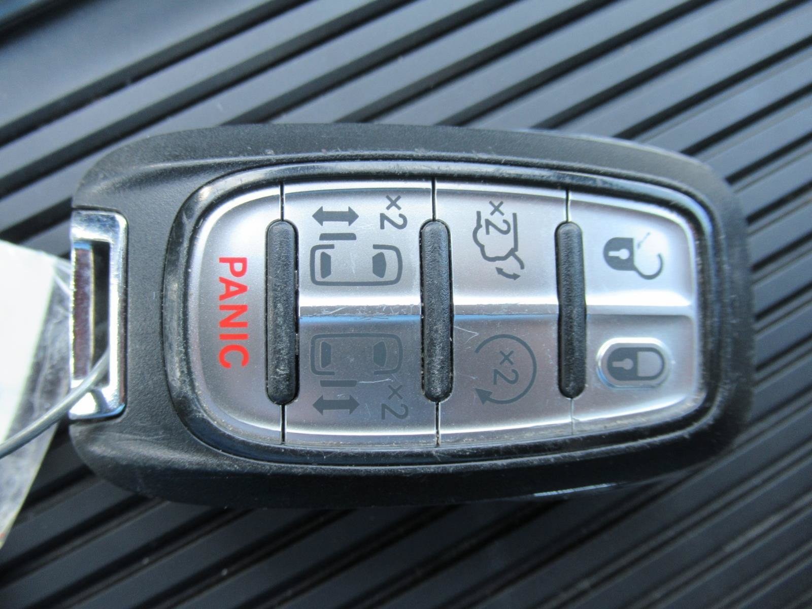 Used 2022 Chrysler Pacifica Limited w/ S Appearance Package FWD image 34