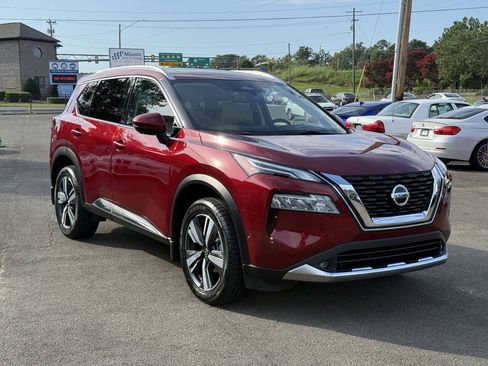 Used 2021 Nissan Rogue Platinum FWD image 2