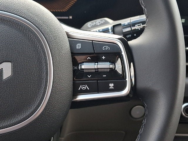 Used 2026 Kia Carnival FWD image 23