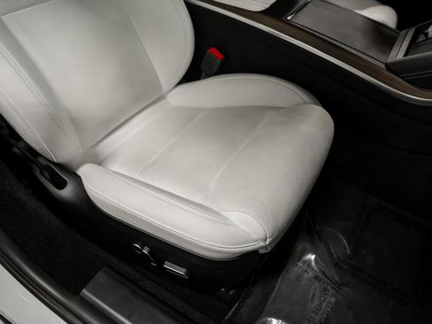 Used 2022 Tesla Model S Base image 32