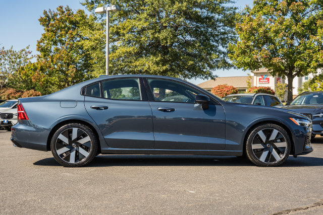 Certified 2024 Volvo S60 T8 Ultimate w/ Climate Package AWD/4WD image 4