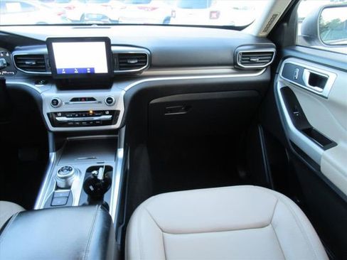 Used 2020 Ford Explorer XLT w/ Equipment Group 202A AWD/4WD image 14