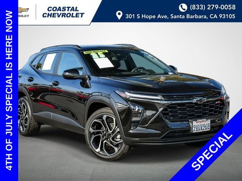 Used 2025 Chevrolet Trax RS FWD image 1