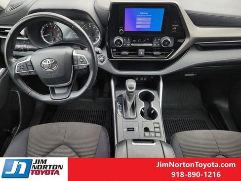 Used 2023 Toyota Highlander LE image 29