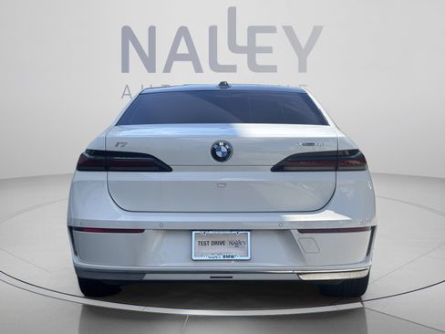 Used 2023 BMW i7 xDrive60 AWD/4WD image 3