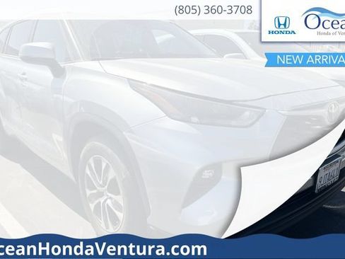 Used 2023 Toyota Highlander XLE FWD image 1
