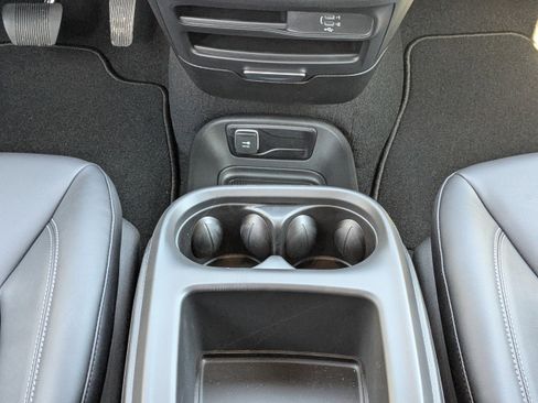 New 2026 Chrysler Pacifica Select FWD image 18
