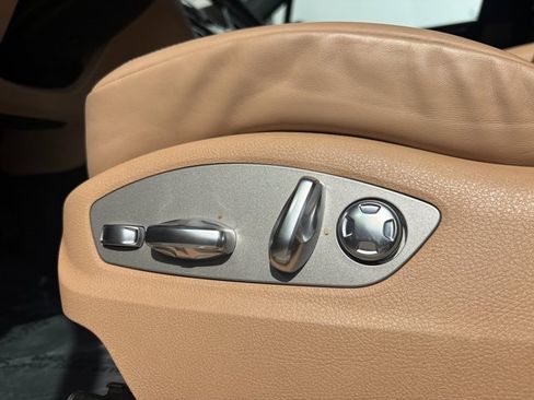 Certified 2025 Porsche Macan image 30