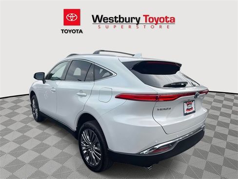 Certified 2024 Toyota Venza XLE image 7