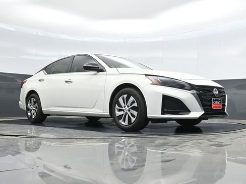 Used 2025 Nissan Altima 2.5 S FWD image 39